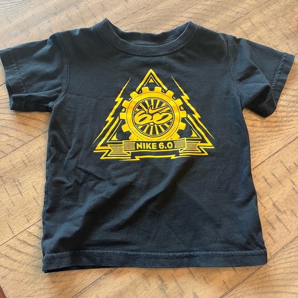 Nike 6.0 short sleeve shirt - Picture 1 of 3